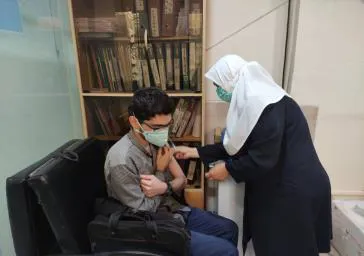 تزریق دوز سوم واکسن کرونا برای کادر درمان در شهرستان مراغه شروع شد