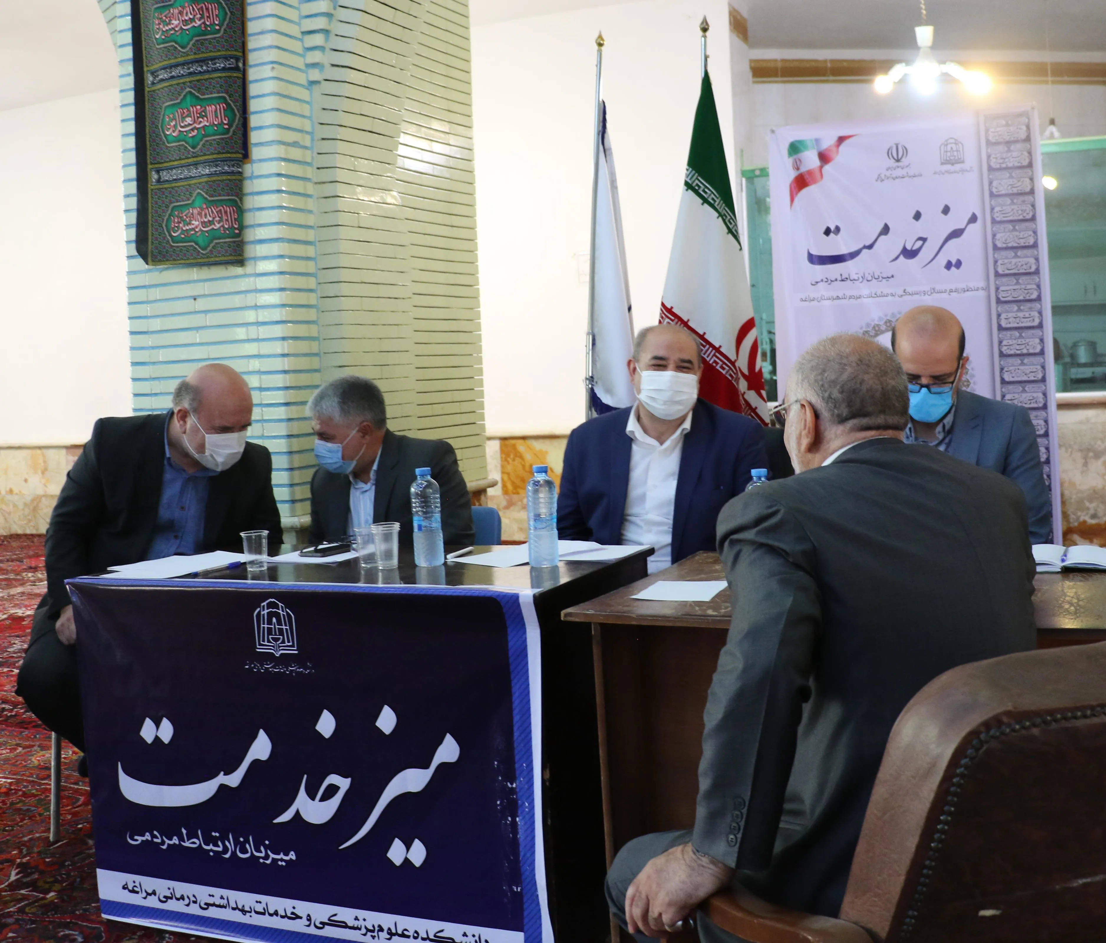 استقرار میز خدمت و ایستگاه تزریق واکسن کرونا در مسجد جامع مراغه
