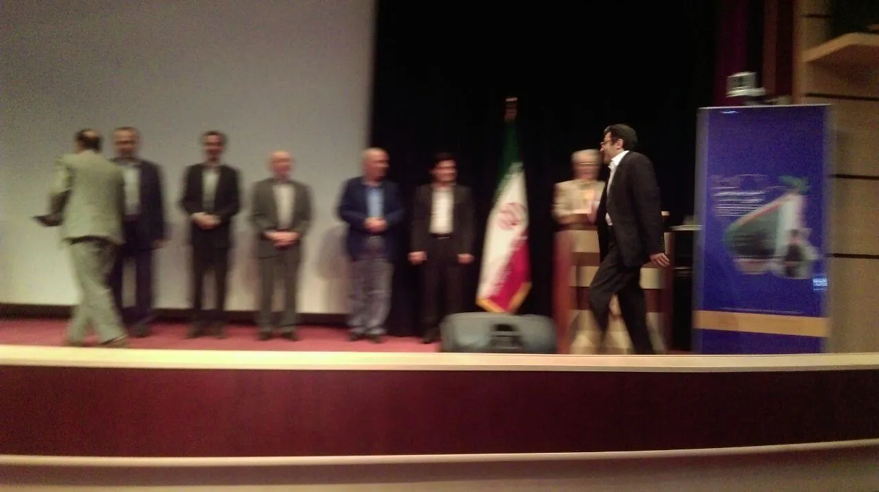 تقدیر از کارشناس دانشکده علوم پزشکی مراغه در همایش مربیان مردمی پیشگیری از تب مالت