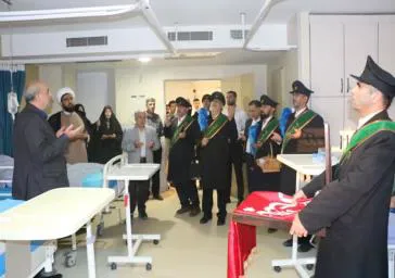 حضور خادمان به همراه پرچم متبرک مسجد جمکران بر بالین بیماران بیمارستان سینا مراغه