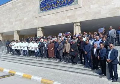 تجمع کارکنان نظام سلامت شهرستان مراغه در محکومیت حمله به مراکز علمی و درمانی، بهداشتی کشور برگزار شد