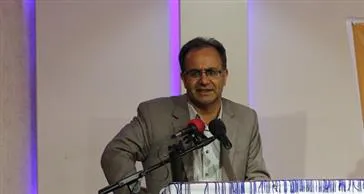 به مناسبت هفته سلامت/دکتر علی جنتی، رئیس دانشکده علوم پزشکی  مراغه، در برنامه رادیویی شهر مراغه به تشریح طرح تحول نظام سلامت و برنامه های هفته سلامت 1396 پرداخت
