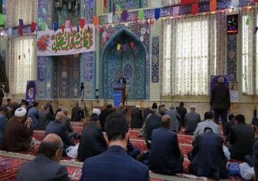 به مناسبت هفته سلامت 97/ رئیس دانشکده قبل از خطبه های نماز جمعه مراغه سخنرانی کرد