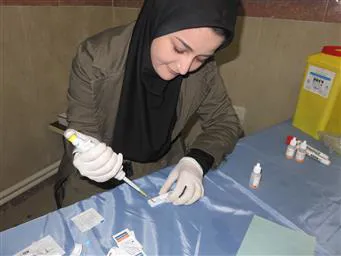 کارکنان ستاد معاونت بهداشتی در کمپین (( من آزمایش ایدز می دهم )) شرکت کردند