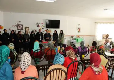 رئیس دانشکده از سرای سالمندان خواجه نصیر مراغه بازدید  و با بانوان سالمند دیدار کرد