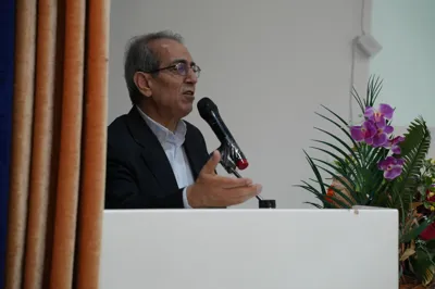 ایین بزرگداشت روز بهورز و تجلیل از کارکنان و بهورزان نمونه معاونت بهداشت دانشکده علوم پزشکی مراغه 