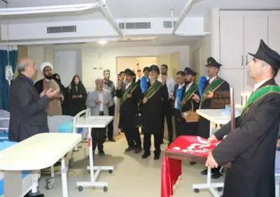 حضور خادمان به همراه پرچم متبرک مسجد جمکران بر بالین بیماران بیمارستان سینا مراغه