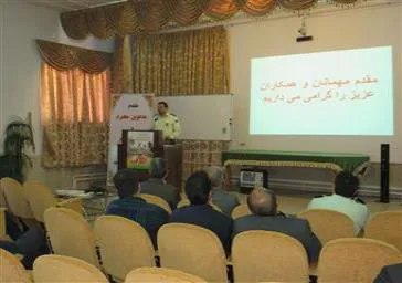 کارگاه آموزشی آشنایی با تهدیدات فضای مجازی و شبکه های اجتماعی برای کارکنان دانشکده برگزار شد