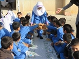 توزیع صبحانه سالم در بین دانش آموزان مدرسه ابتدایی شهید شهبازی محله جهانگیر مراغه به مناسبت روز جهانی غذا